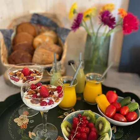 Bij Lowieke Bed & Breakfast *